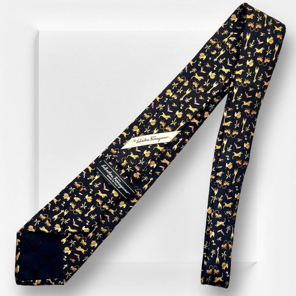 SALVATORE FERRAGAMO -EUC- Men’s Black African Animal Motif 100% Silk Novelty Tie - Picture 3 of 9
